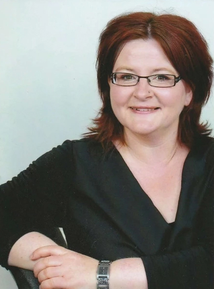 Frau Isabel Tröbs