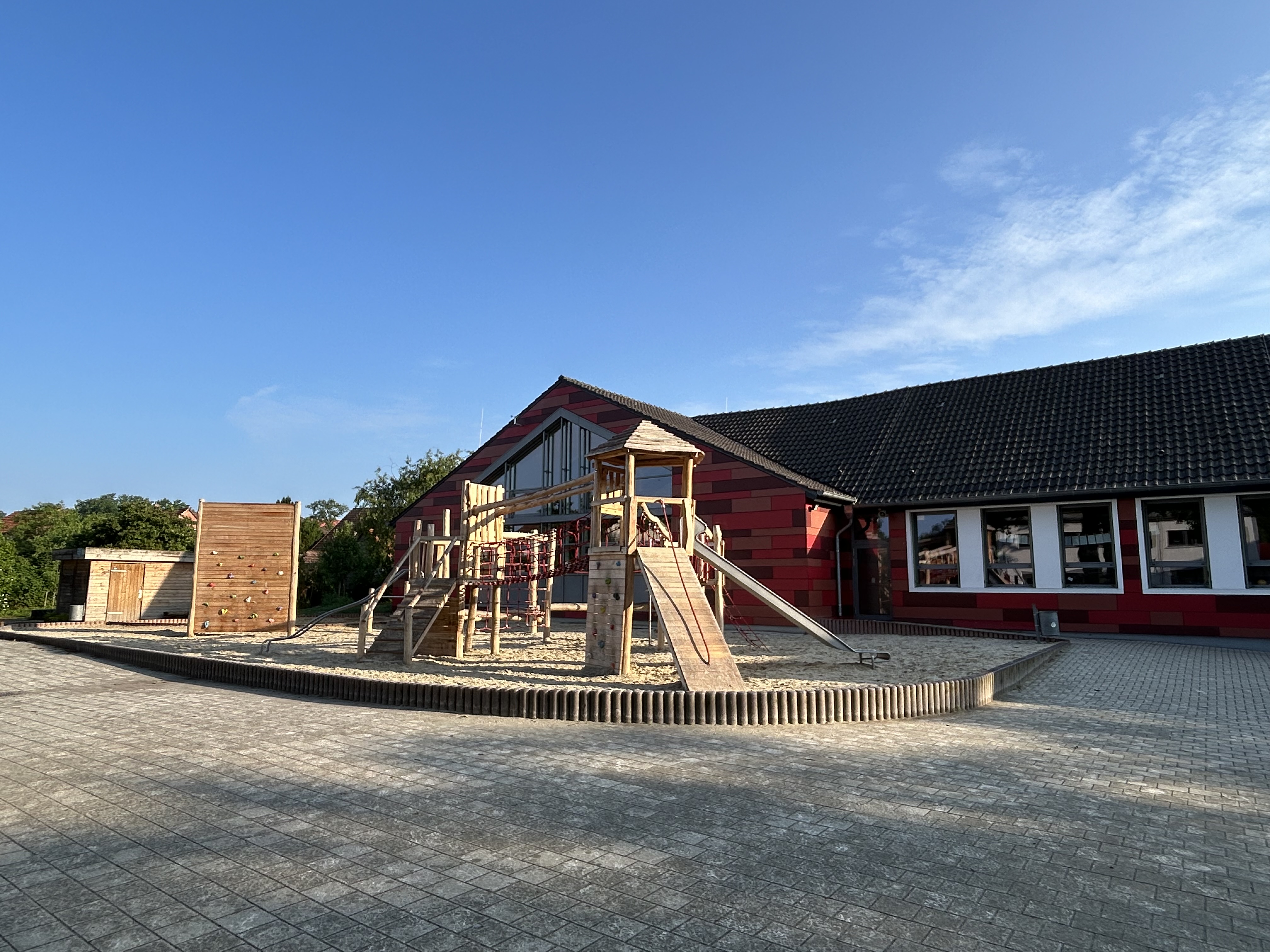 Klettergerüst auf dem Schulhof