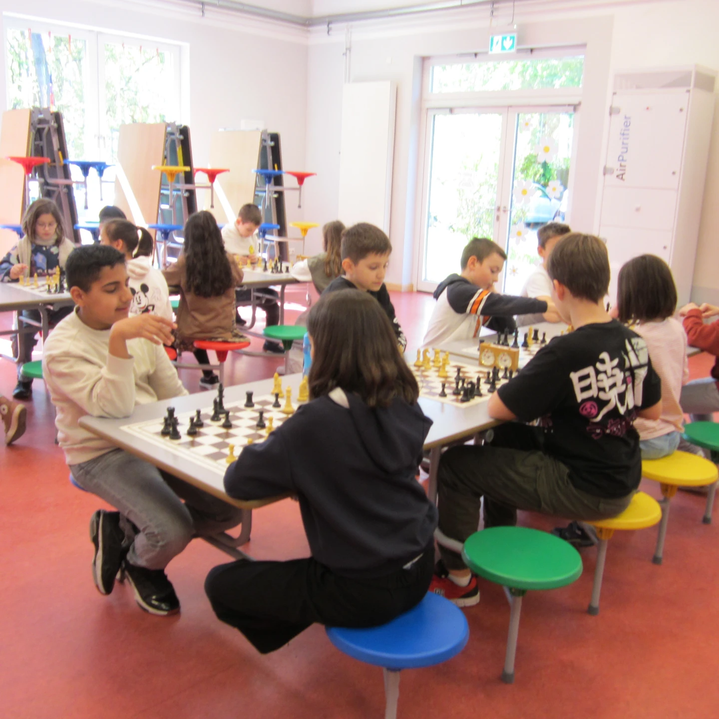 DIe Kinder beim Schachspielen